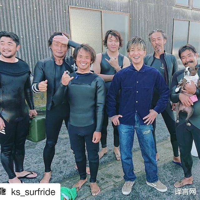 木村拓哉|48岁木村拓哉久违冲浪，顶湿发大笑很满足，没了大师拍照变短腿