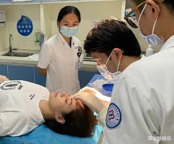 阿娇|面对阿娇二次手术，蔡卓妍与周扬青举动引热议，网友: 遇见真情