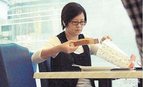 罗嘉良|为娶苏岩，罗嘉良放弃四千万净身出户，原配方敏仪如今怎样了？