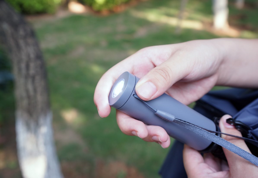黑科技|照亮前路，遮蔽风雨，90分黑科技雨伞