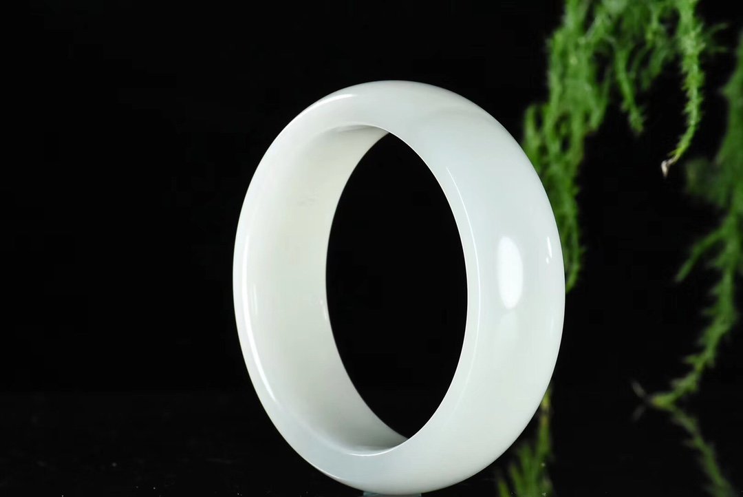 铜币|怎样做能让玉器更温润光泽、具灵性?