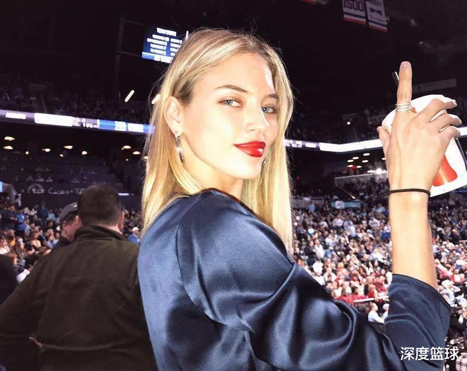 「蔡恩·威廉森」锡安头号女球迷！维秘女神秒变迷妹，身材甩卡戴珊，穿球衣太心动