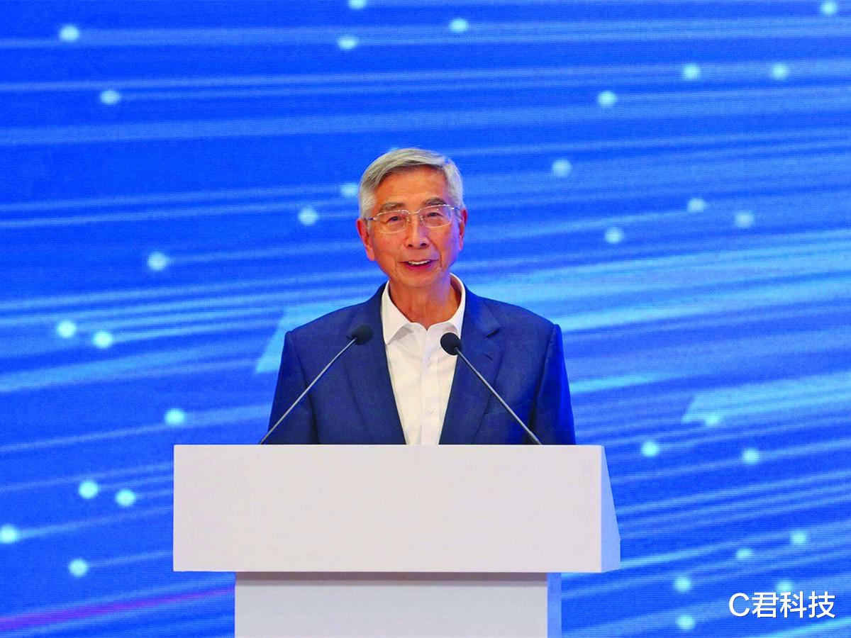 |比想象中来得更快！中企接连宣布，美国万没想到，华为坦然接受