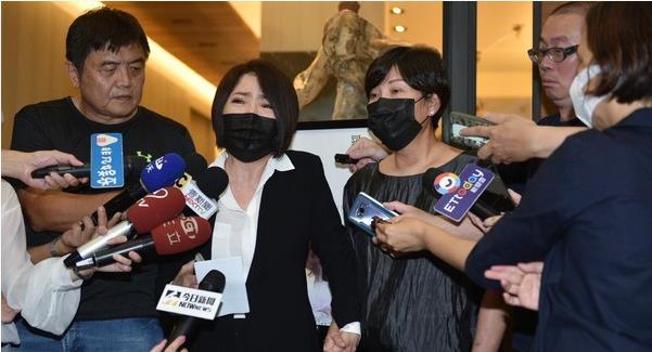 罗霈颖|于美人泪崩哭诉罗霈颖魂魄躁动，连掷三圣筊成功说服罗妹妹