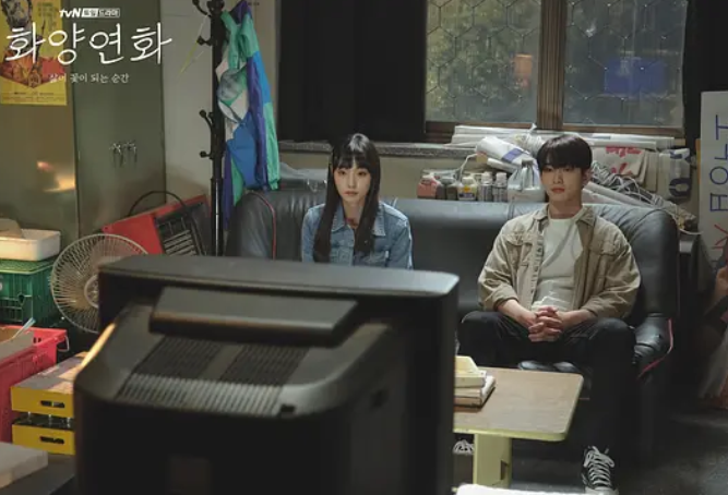 李钟硕@才播了2集评分就飙至9.3分,李钟硕老搭档新剧果然魅力无限!