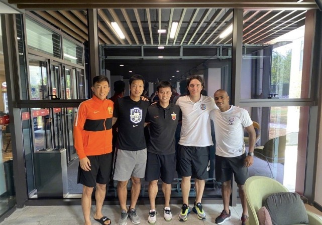 |穆里奇晒出1张合照让球迷泪奔！恒大5大旧将聚首，今分属中超5支队