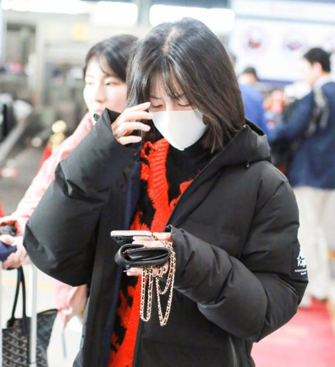 『杨幂』被杨幂捧红后离开，沦落到无戏可拍，网上卖三无产品脸却成焦点