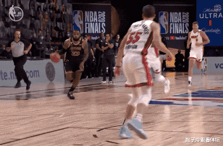 湖人队|当世张伯伦！浓眉恐怖15中14化身中投狂魔 单节15+5热火被打崩溃了