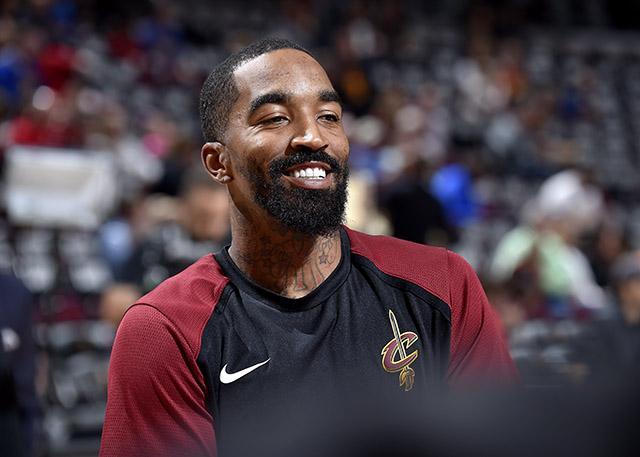 皇家马德里▲正式官宣！湖人晒15人海报，布拉德利被放弃，球队真的签约JR？