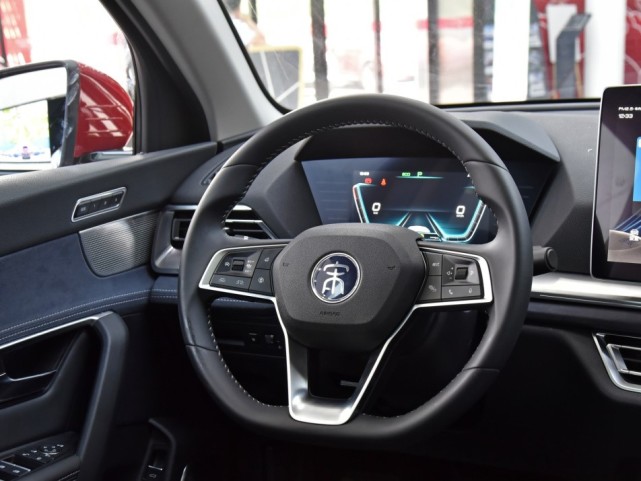 混合动力|王传福又拿出一项绝活,比亚迪旗下首台DM-i车发布,连充电桩都省了