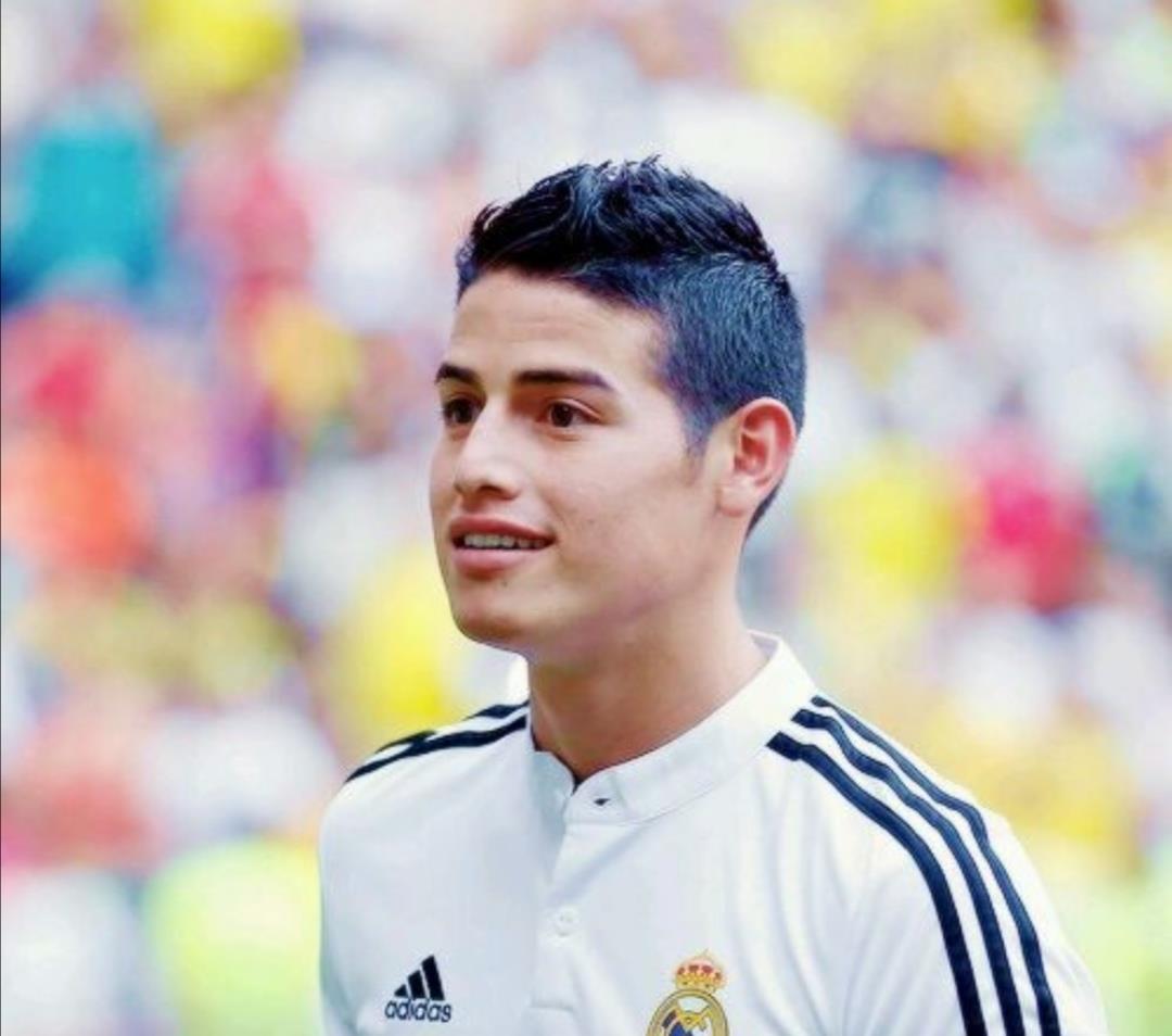 「科斯塔」足坛颜值高于球技的6位球星，最后一人被称为“盛世美颜”