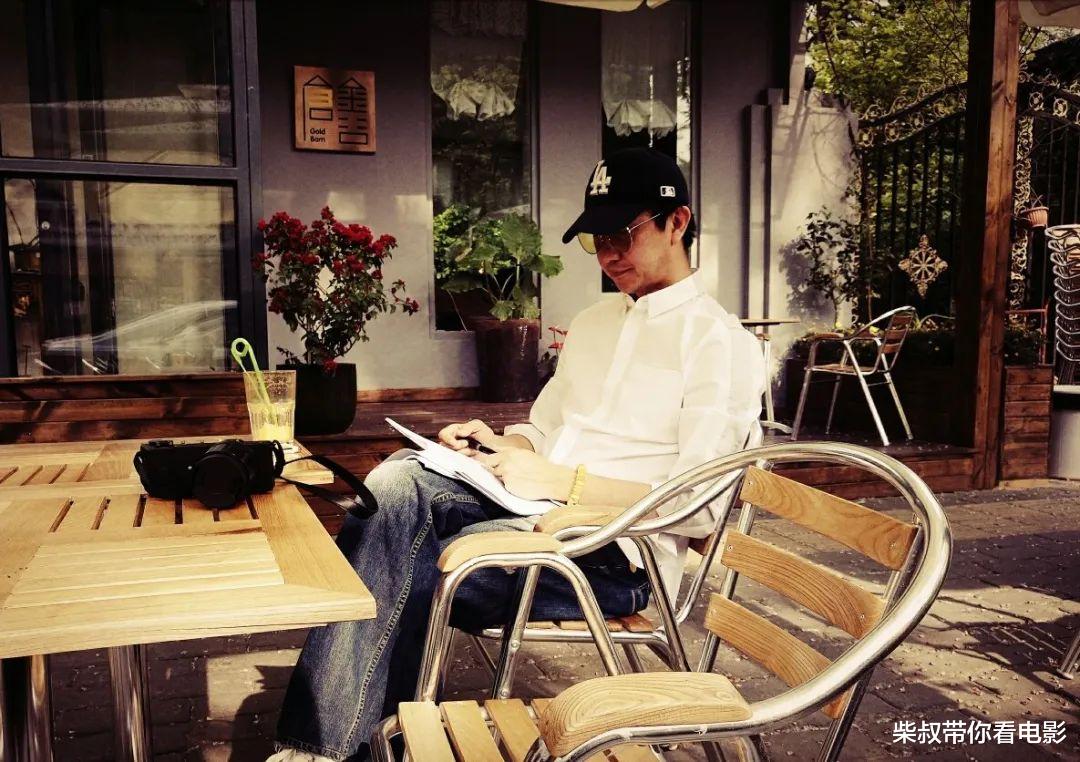 鄢颇@梅婷养他6年，李小冉为他堕胎2次，今51岁的他怎么样了？