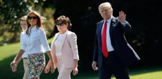 特朗普▲比特朗普才大一岁岳母真的太年轻,74岁的状态不输女儿,与女婿的同框似姐弟