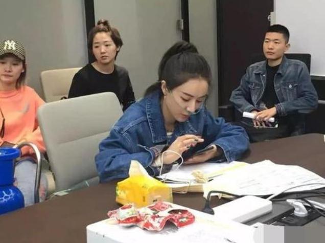 薇娅|薇娅卖掉头店转做电商：放弃自己的心血是一种什么感觉