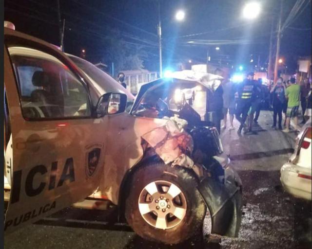 睹图|一家7口驾车回家时被警车撞上，7人全都死亡，亲戚目睹全过程