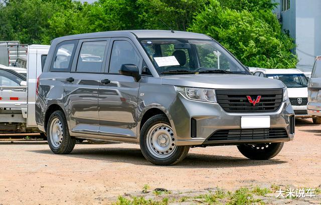 五菱宏光|上汽又成功了！新款商务车上市，还是PLUS版，高配置，才卖5.8万