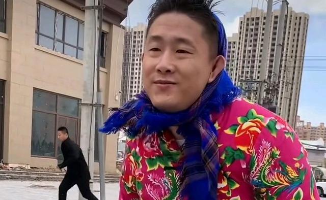 短视频|张二嫂放着3000多万粉丝的号不用，却频繁在小号开播，原因很简单