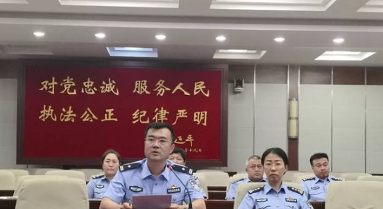 青海新闻联播 17岁女主播被56岁男子约出开房,女子趁其洗澡,做出不耻一幕