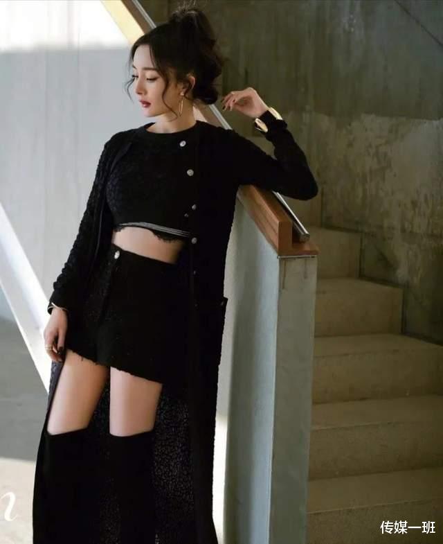 王一博|盛典合影有玄机：杨幂靠边不敌宋茜，王一博陈伟霆位置前进，刘雯长腿抢镜