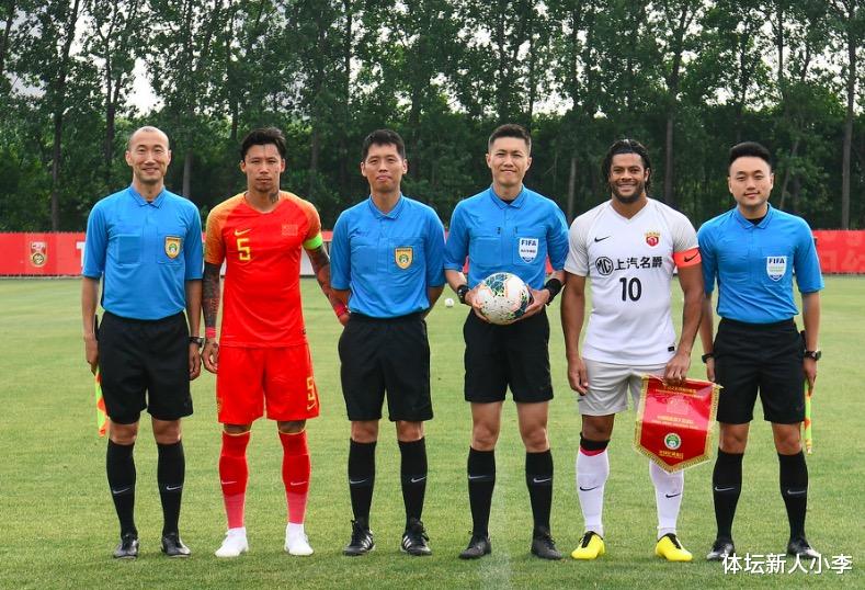 [国足]一场4-1打消质疑！国足大胜4外援上港，赛后却传来1坏消息