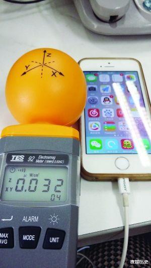 电池|睡觉的时候手机放床头真的有辐射吗？充电一整夜安全吗？长知识了