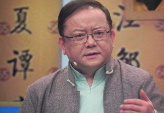 王刚|儿子尚且年幼，老婆花销一月超百万，年过7旬的王刚不敢退休