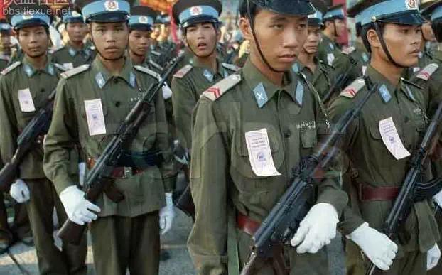 【】阅兵呢，能不能严肃的看完？！