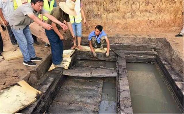 [湖北]湖北特大发现，找到1男7女合葬墓，专家：快挖！有10箱黄金在下面
