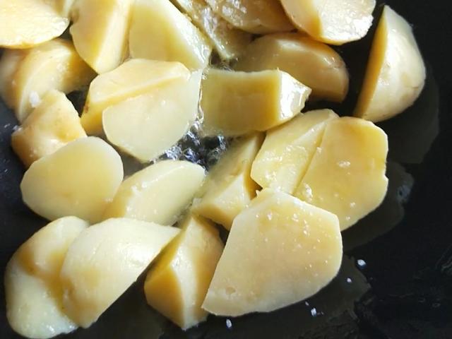 土豆|它被称为宿便的“强劲天敌”，维生素比苹果高5倍，3元炒一大盘