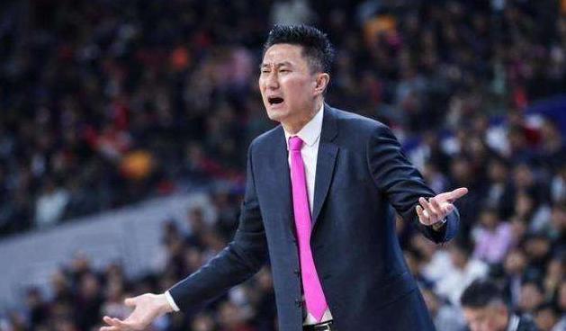 广东男篮@广东宏远首发阵容确定！杜锋重用奇兵 新外援随时待命