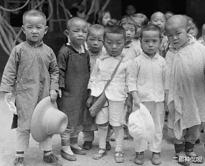 老照片|美国人在鞋盒里发现了6000张老照片，揭秘了百年前的中国，太罕见了！