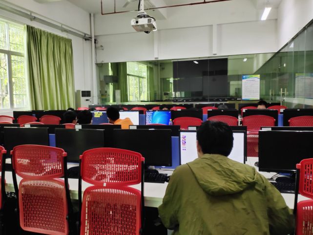 高职院校|同样是专科,为何有的叫高职,有的叫高专,哪个文凭高?