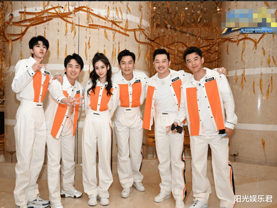 『奔跑吧兄弟』《跑男》又官宣新海报,看到C位上的成员后,大家直呼实至名归!