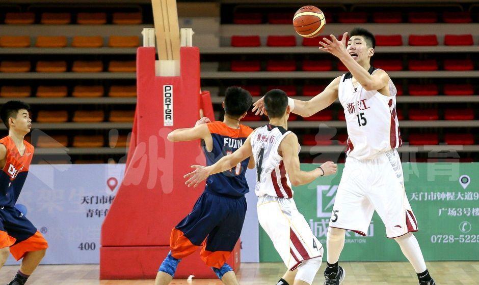 『中国男篮』中国男篮后继有人!7位留洋小将成未来希望,18+19+7内线被看好!