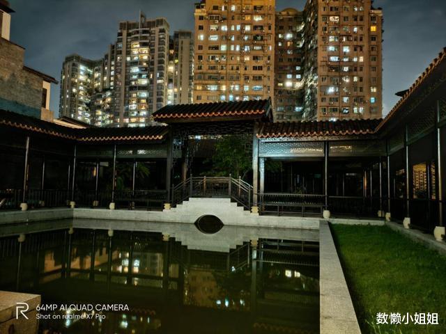 传感器|2000元级的拍照手机，是黑马还是黑洞？