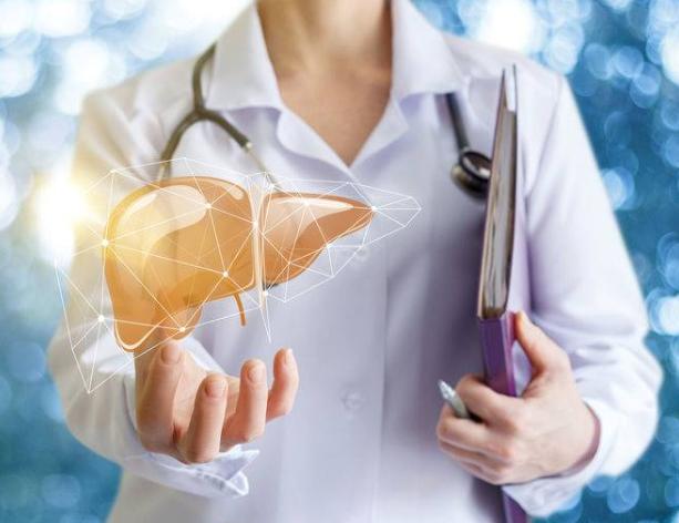 「肝癌」肝癌来临前，身体早已发出了7个“信号”，早知道能救命，别大意