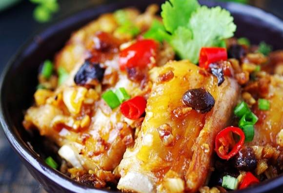 【排骨】夏天餐桌上的超级下饭菜,香、辣、鲜,来一碗米饭,真是享受啊!