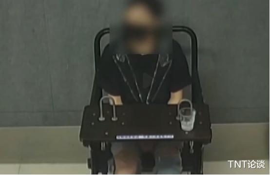 5G|金店17根金条15根都是假的，店员掉包15根卖了二三十万，店员：淘宝上买的