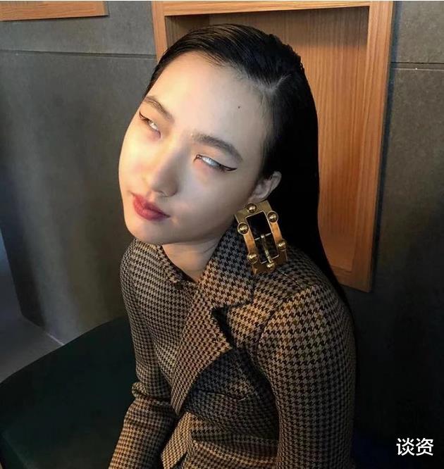 盲侠大律师第二季|小S晒女儿丑照，大女儿一改往日高冷脸，对镜头扮鬼脸超可爱