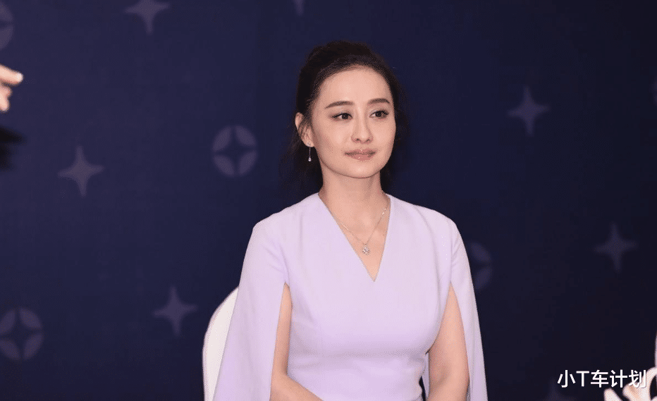 「娱乐圈」五个“扶不起的阿斗”女明星，都是绝色美女，硬生生把一手好牌打得稀烂