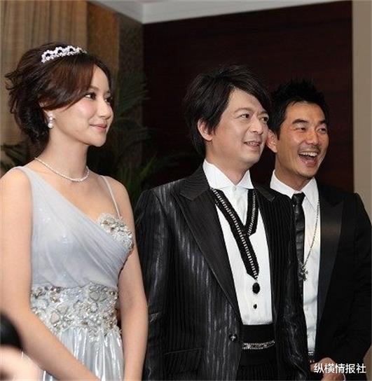 达芙妮|舅舅把企业送给他,他却找了一个二流女星,结果180亿市值仅剩2亿