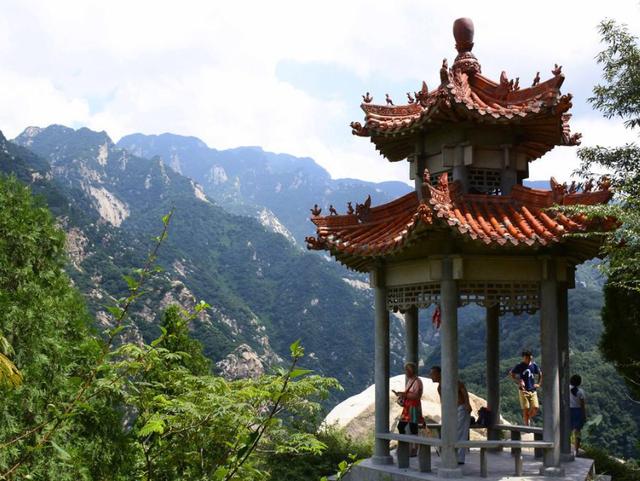 #寺庙#西安被“遗忘”的景区，废弃很久售票厅无人看管，本地人却喜欢去