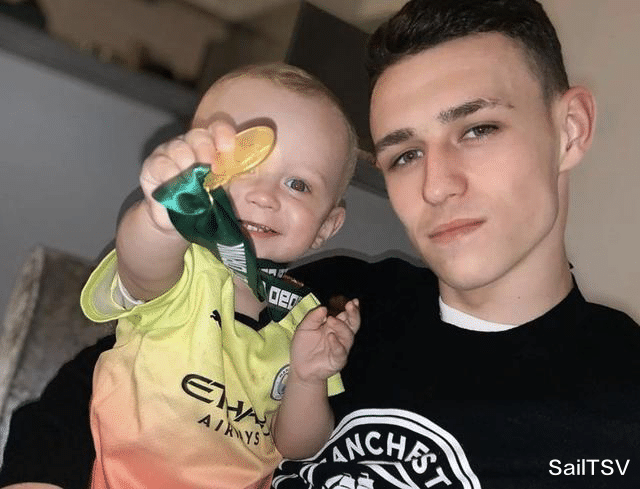 英格兰队|曼市双子星被踢出英格兰国家队，一人主动认错，一人选择逃避