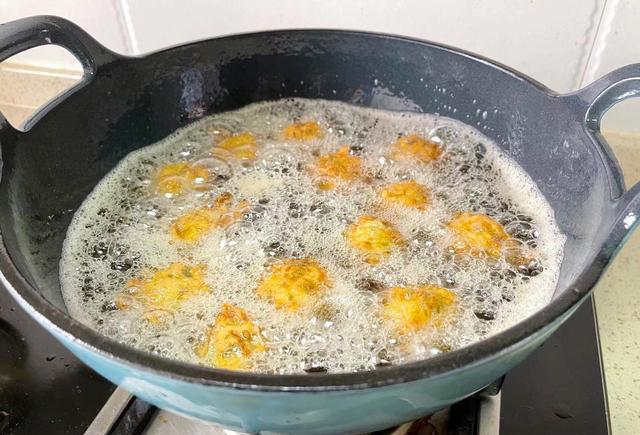 大剩 年夜菜提前练：脆炸萝卜丸子，素丸子酥脆不回软窍门，各个脆掉渣