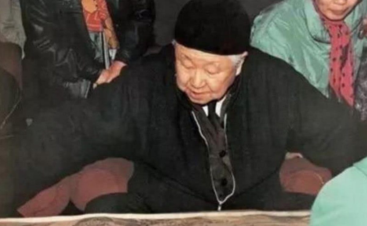 墨语笙歌|老人要价800万卖传家宝，专家却说值1万，老人转身卖了1980万元