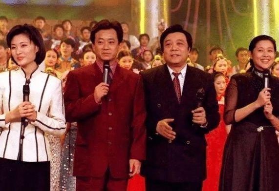 春晚|因春晚“一炮而红”,意外摔成傻子妻离子散,情人却21年不离不弃!