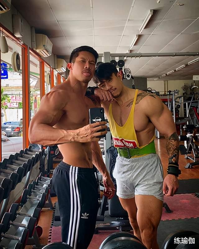 运动|泰国一和尚走红，8块腹肌让人想破戒，难以想象是200斤的胖子