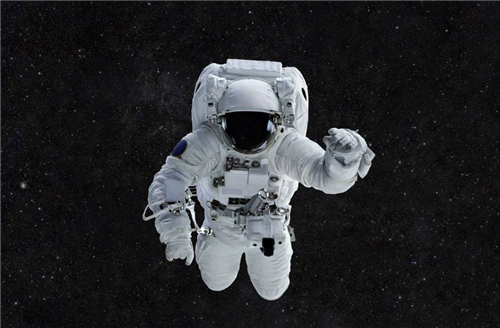 太空|3位宇航员至今沉睡在太空，唯独他飘到了冥王星，即将飞出太阳系