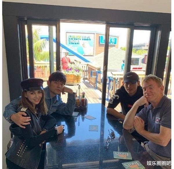 周杰伦|周杰伦为老丈人庆生！拥昆凌入怀幸福肥严重，网友：又喝奶茶了