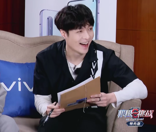 张艺兴：极挑：张艺兴要求节目组每期来6个女嘉宾，听到导演回复，太真实